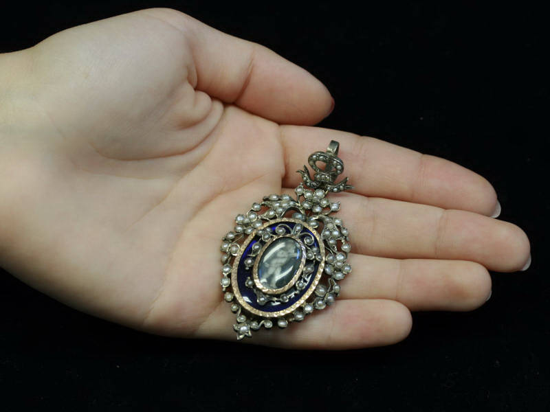 French Victorian gilded silver locket pendant with enameled Cupid (image 7 of 9)